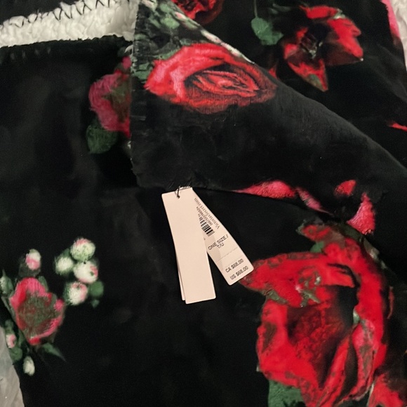 Victoria Secret Plush Fleece Blanket - Picture 5 of 5